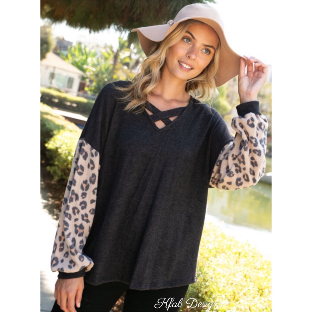 ❤️LAST 1! Soft Lace Up V Neck Animal Print Top! - Picture 3 of 14